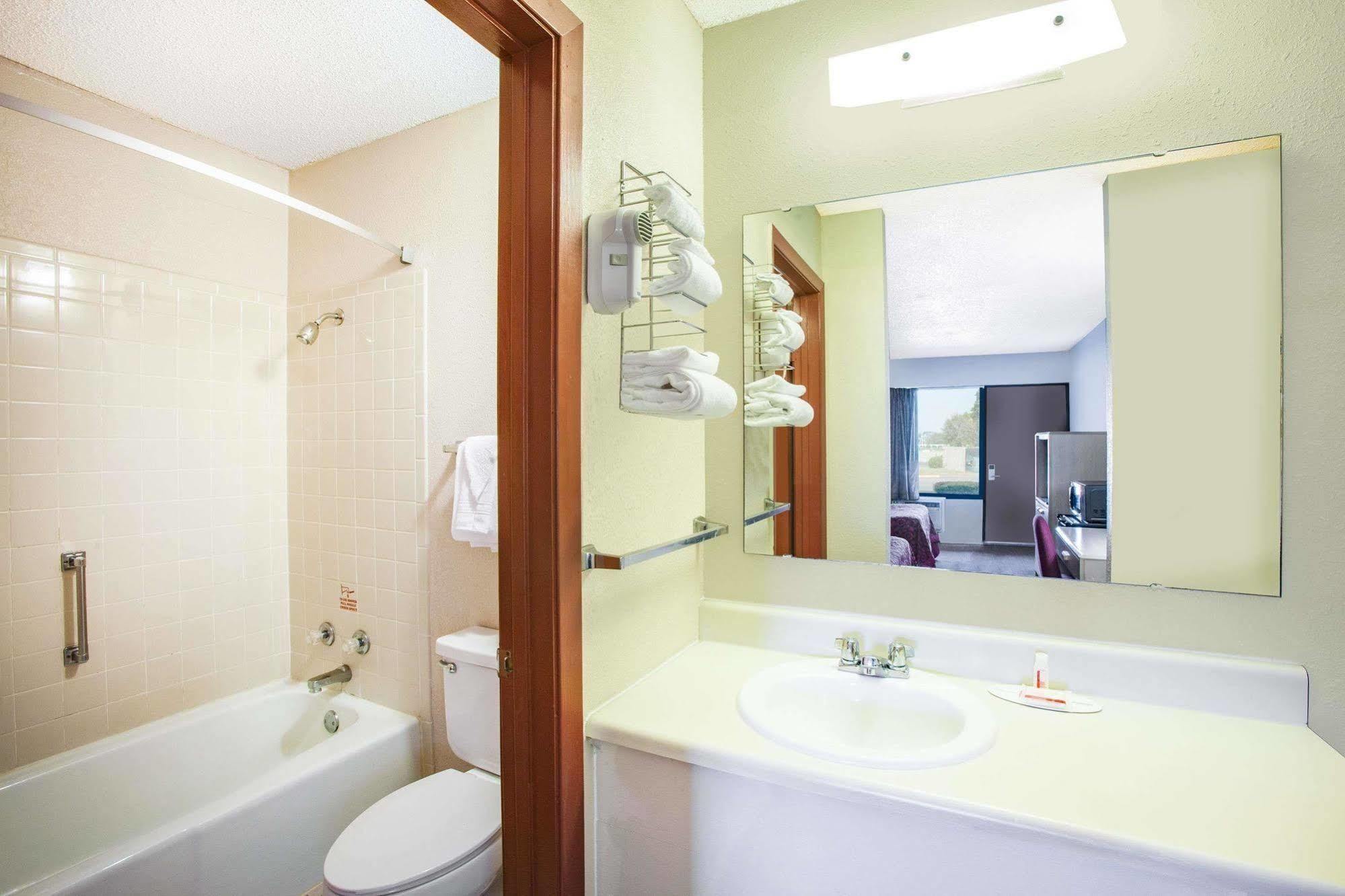 Economy Inn Arkadelphia Bagian luar foto